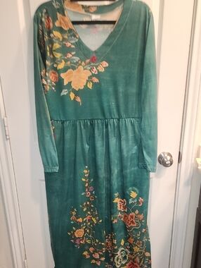 Green Floral V-Neck Long Sleeve Maxi Dress